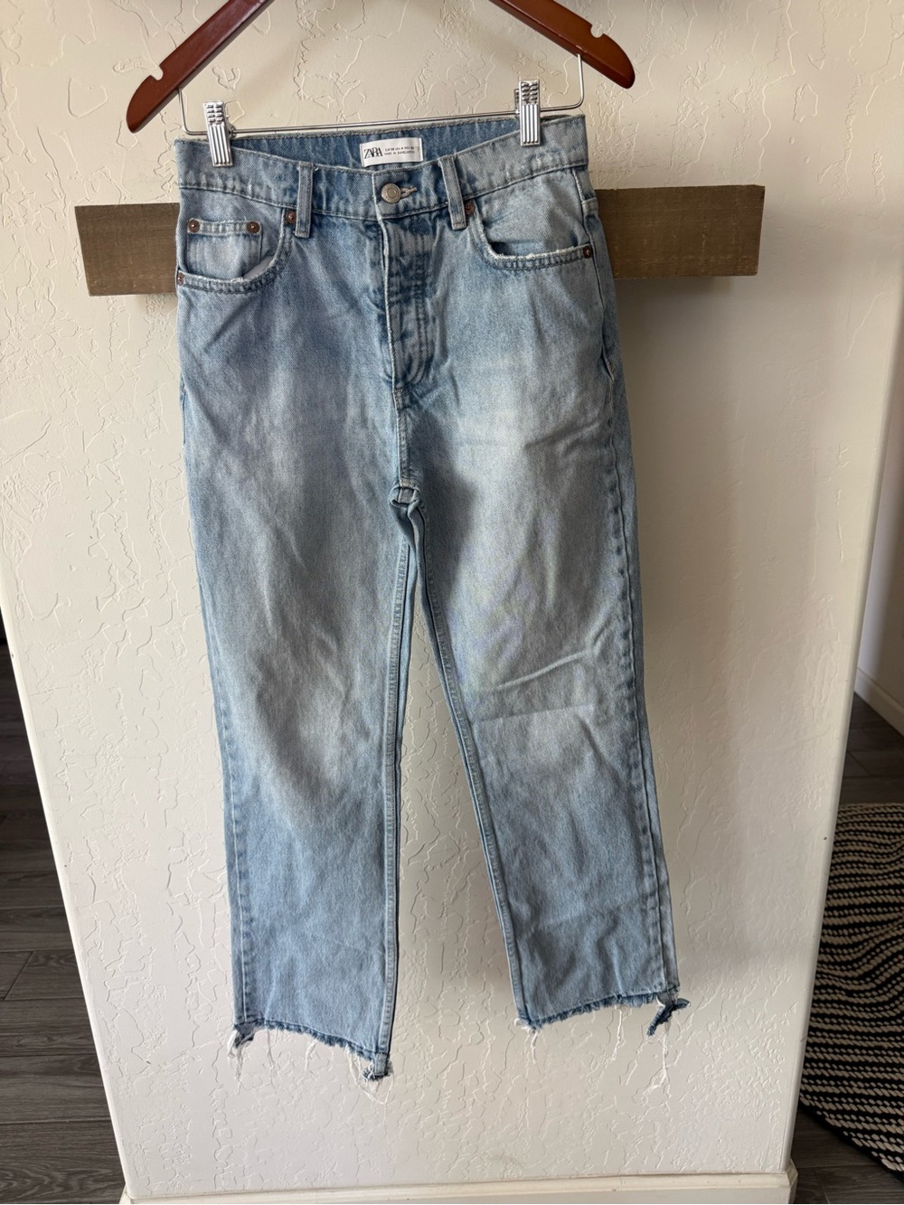 Zara|Women’s Light Wash Straight Leg Jeans with Raw Hem,high rise button fly••• - Picture 4 of 12